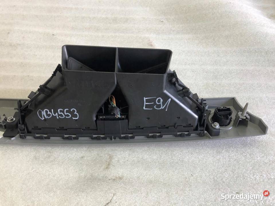 LISTWA OZDOBNA DESKI KRATKI 7132845 BMW E90 Osłony i zaślepki