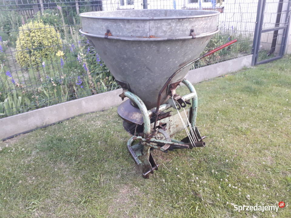 Rozsiewacz Lejek nieuszkodzony Rozsiewacze nawozów mazowieckie sprzedam