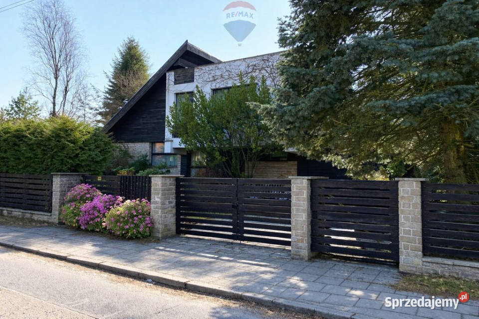 Wyjątkowy dom z antresolą i pięknym ogrodem mieszkalny Puszczykowo