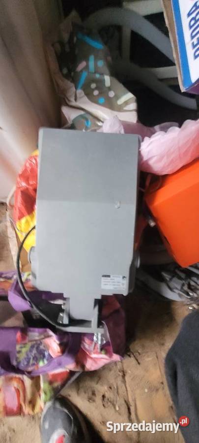 Halogen na zewnątrz budynku Radom