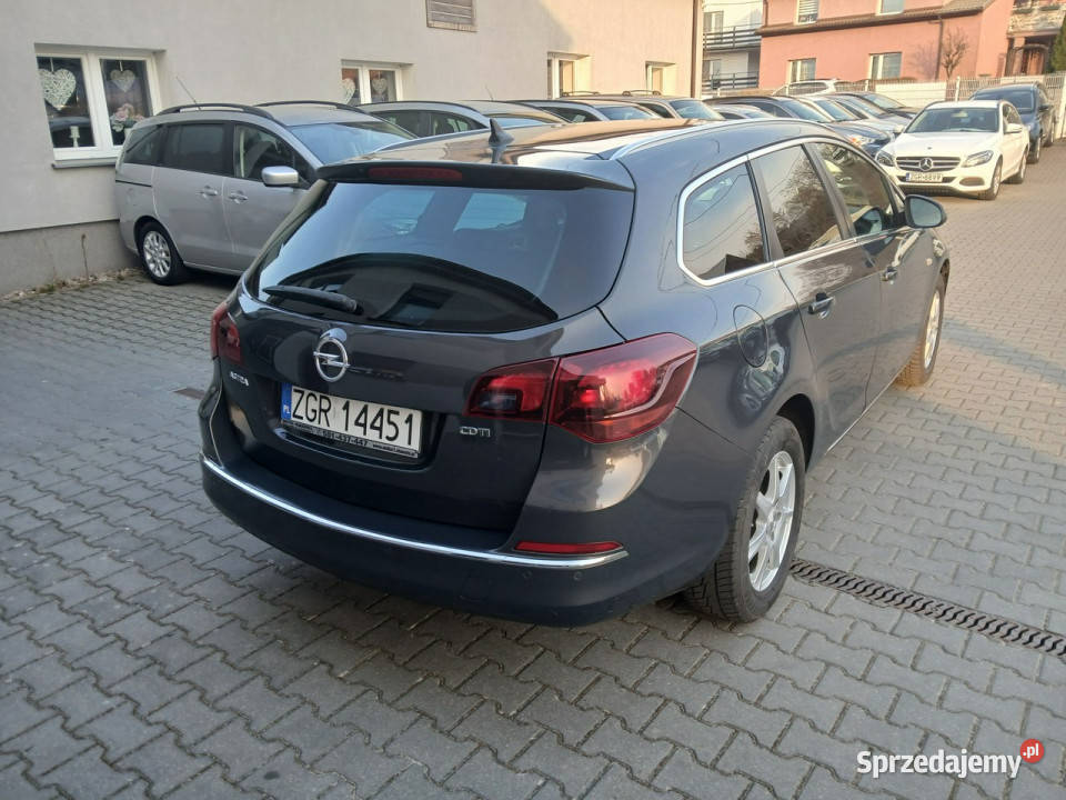 Opel Astra 16 CTDI alufelgi klimatronik navi 1598cm3