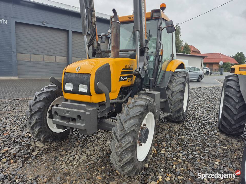 Renault Ergos z pozadnym ladowaczem faucheuxa WOM 540/1000 obr. Turek