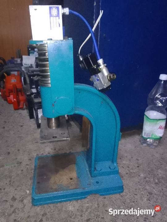 Prasa pneumatyczna skok 30mm wysokość całkowita