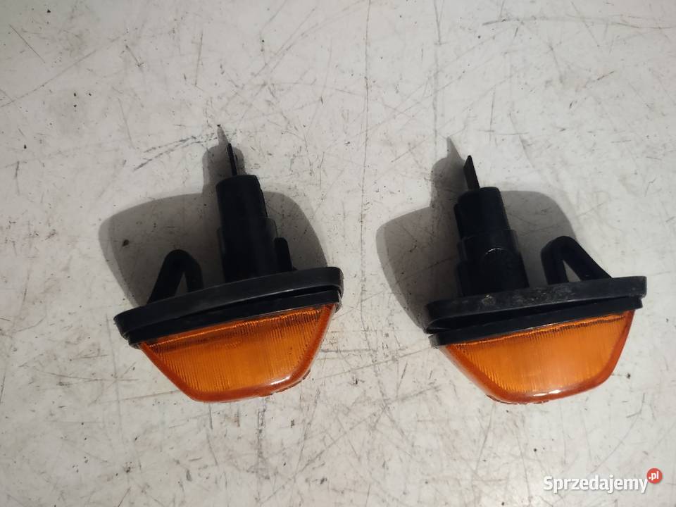 FIAT 126 P KIERUNKOWSKAZY BOCZNE FABRYKA osobowe Lublin