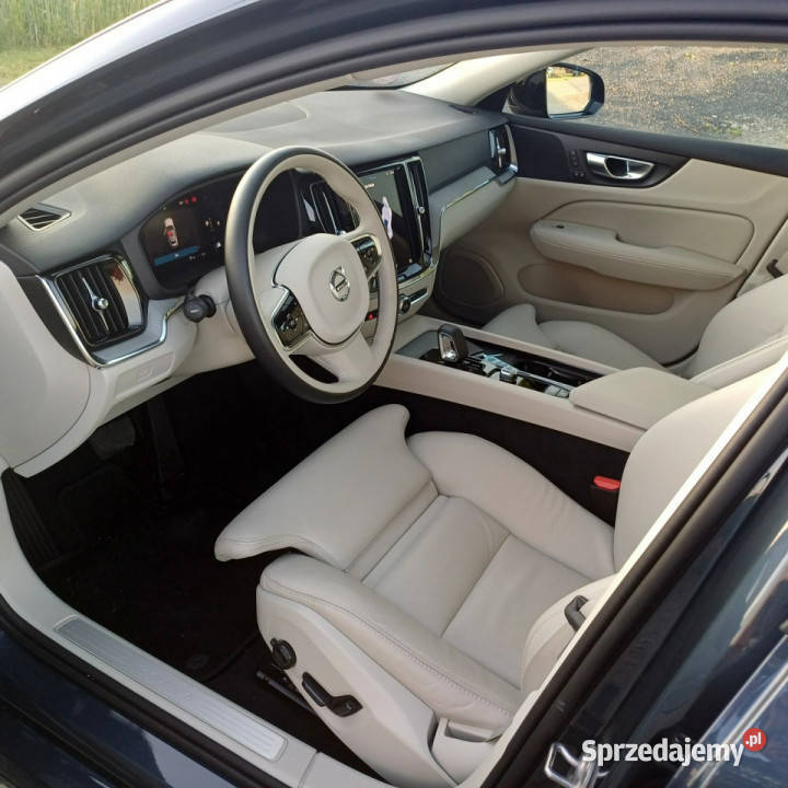 Volvo V60 Mild Hybrid Przebieg 12500 II 2018 12500km Suchorzew