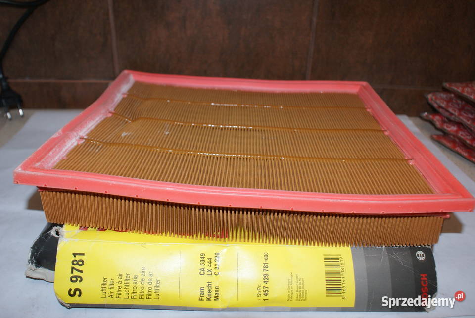 Filtr powietrza pasuje do BMW 5 E34 24D25D