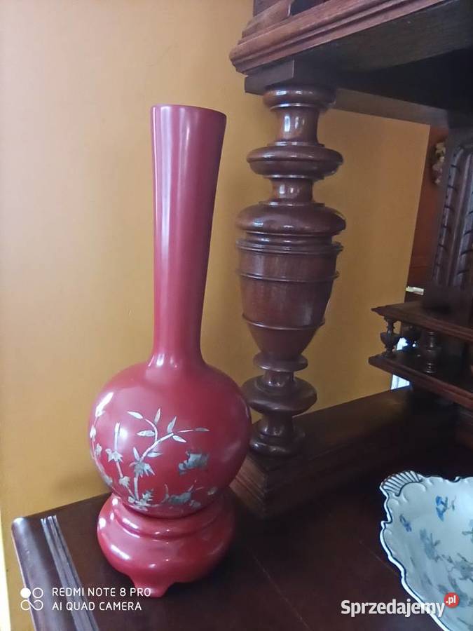 Wazon z laki z masą perłową na podstawce pomorskie