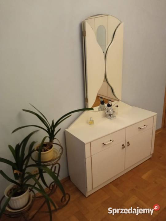Sypialnia elegancka i funkcjonalna z dużym