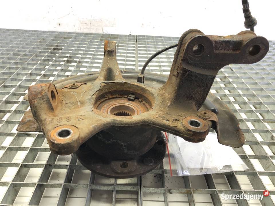 ZWROTNICA LEWY PRZÓD RENAULT MEGANE III 16 110