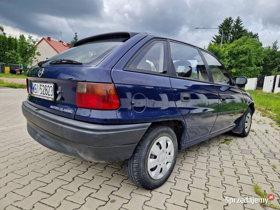 Opel Astra 14 benzyna 1999r bez korozjidługie nieuszkodzony