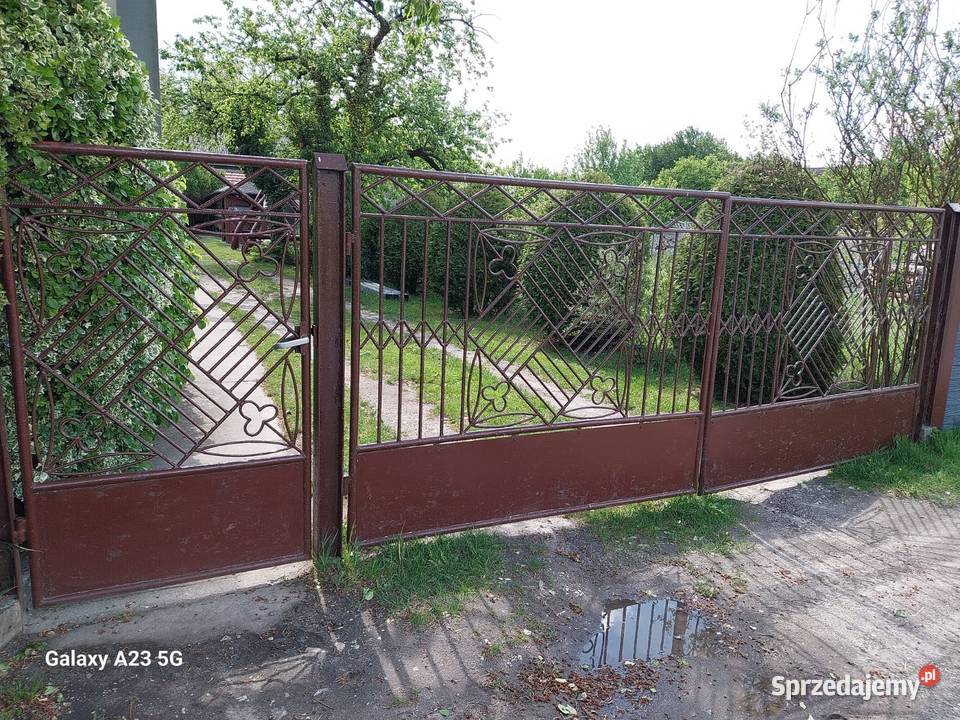 Brama metalowa z furtką