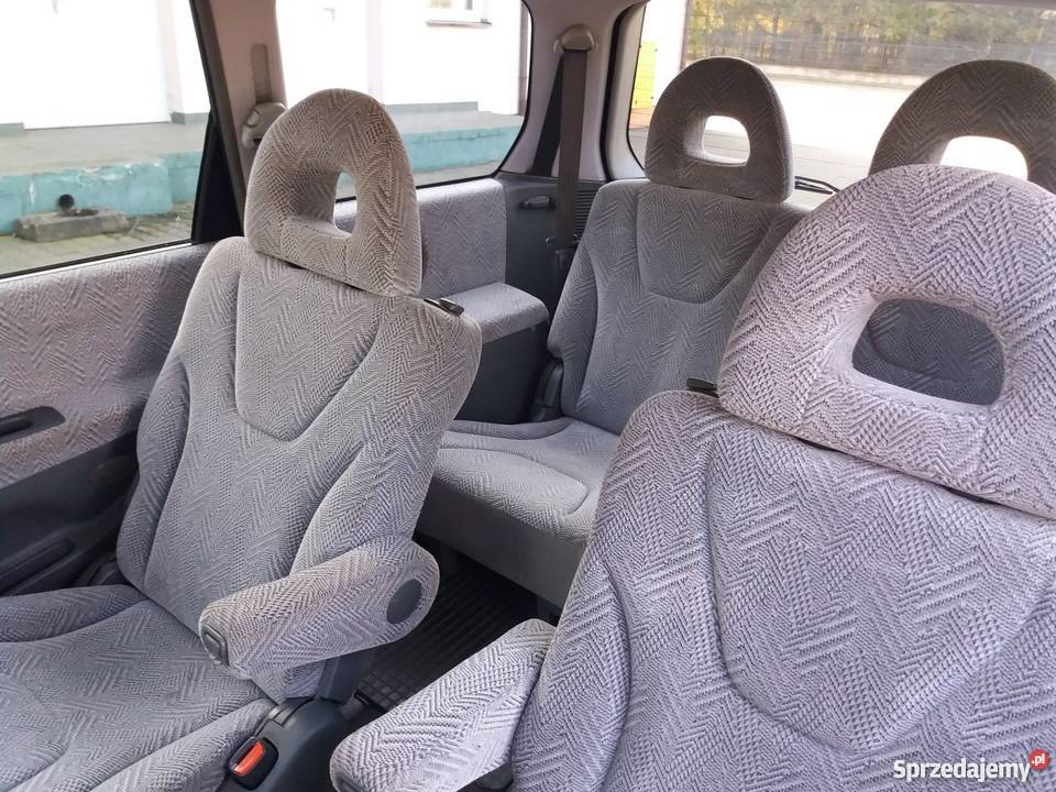 Mitsubishi Space Wagon 24 GDI 1999r Długi czarny Space Wagon