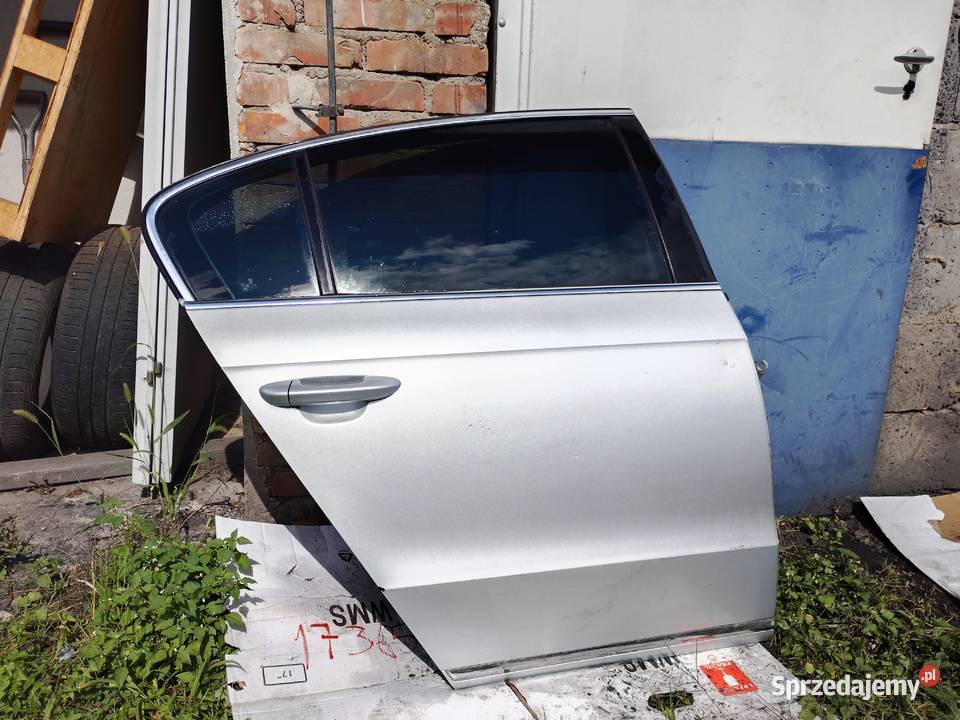 VW PASSAT B7 KOMBI DRZWI PRAWE TYLNE KOMPLETNE