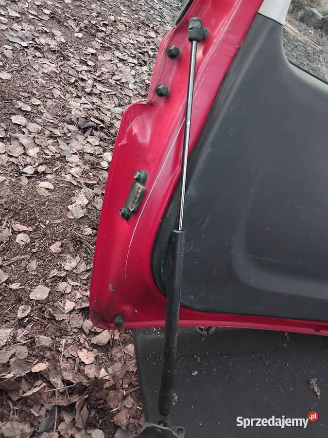 KIA Carens II Tylna Klapa Bagażnika czerwona Rok produkcji 2008 Radzymin