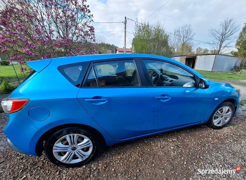 Samochód Mazda 3 ekonomiczna i niezawodna w