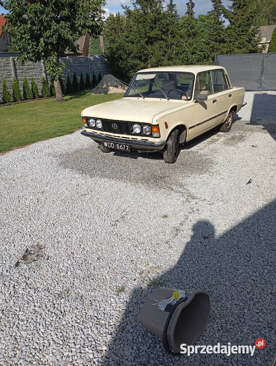 Fiat 125 czarne tablice Milicz