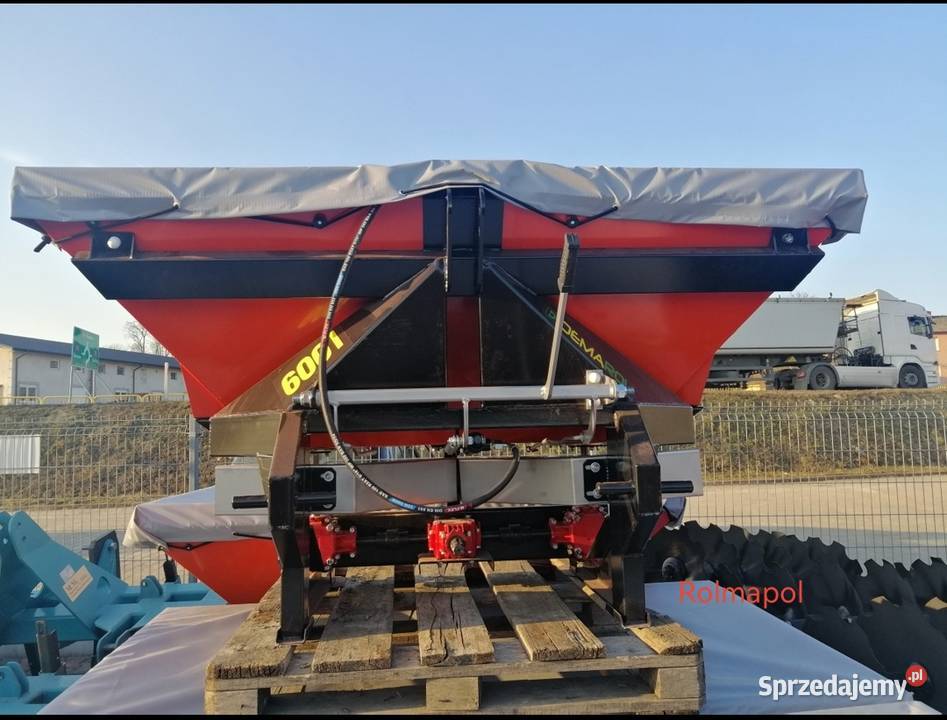 Rozsiewacz do nawozów firmy DEMAROL 600L Włocławek