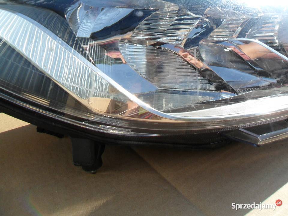 Ford Fiesta Mk8 Reflektor Prawy H1BB13W029AE lampy przednie Nowy Tomyśl sprzedam