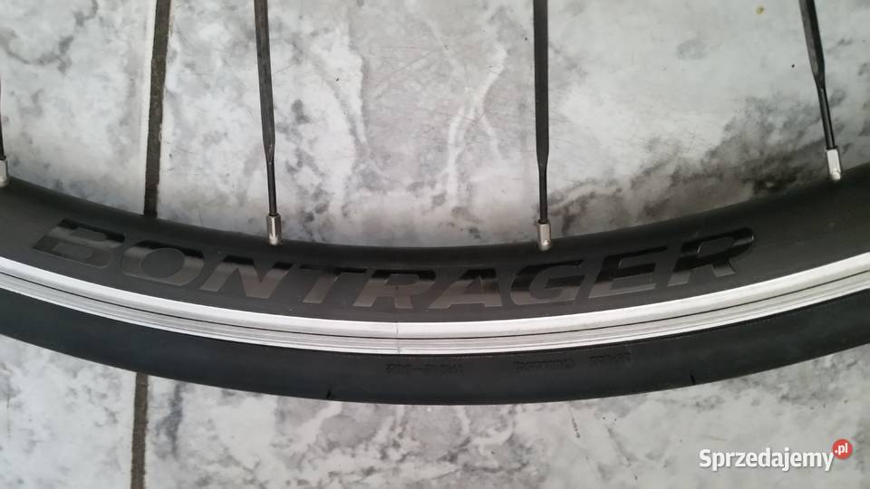 Kolo rowerowe przednie BONTRAGER R1 700x25