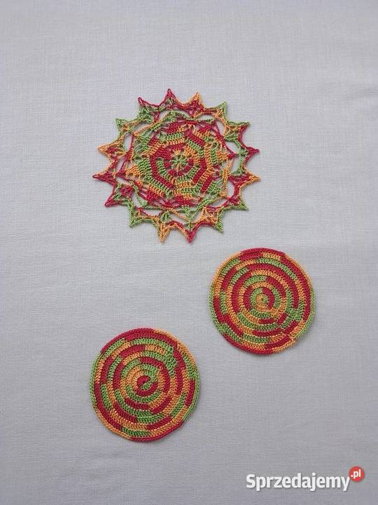 Kolorowe szydełkowe podkładki i serwetki na Boże wielokolorowy sprzedam