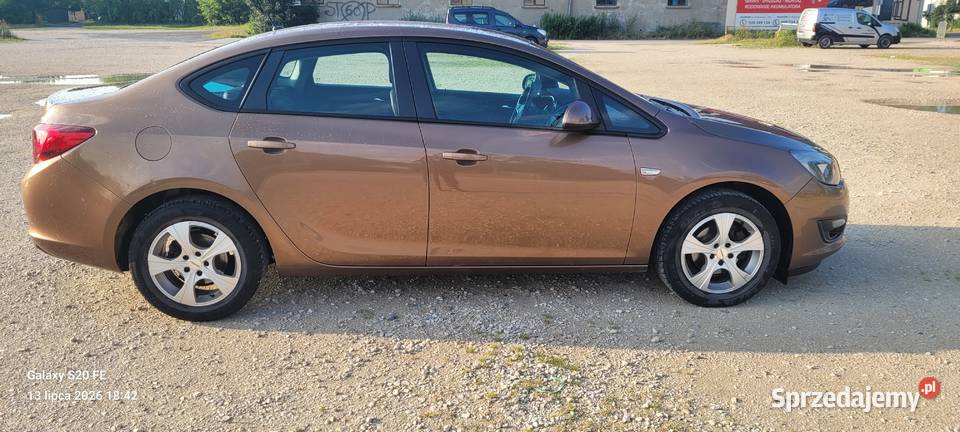 Astra j 14 turbo 2016 welurowa tapicerka Tarnów