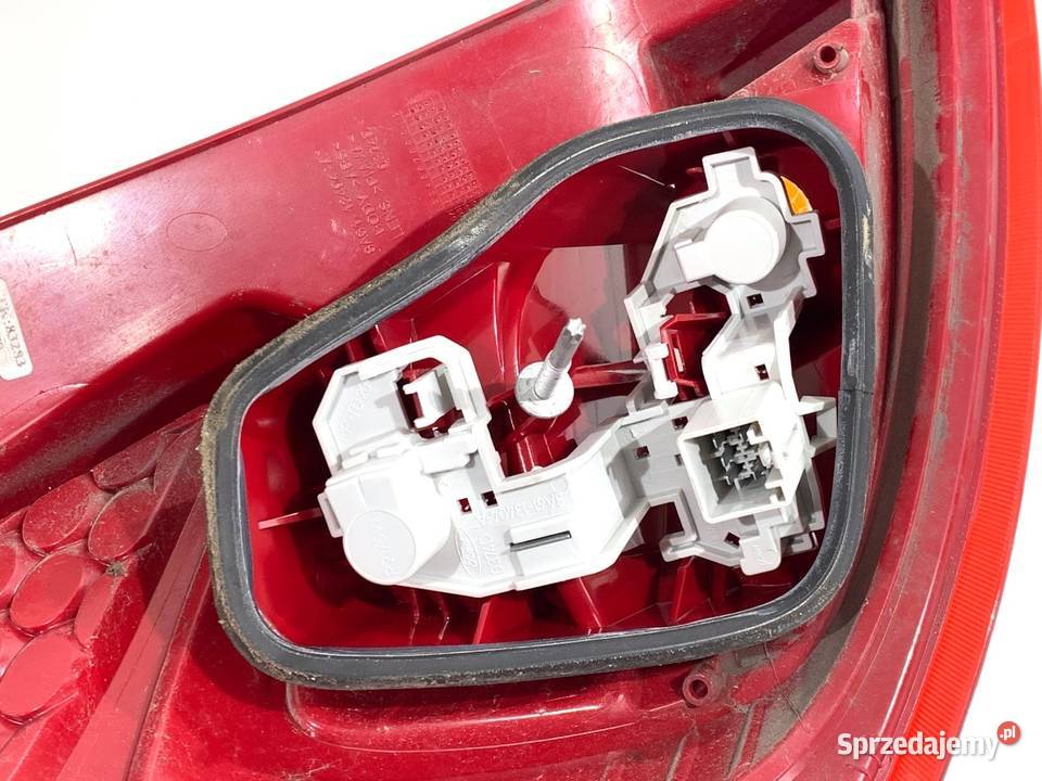 LAMPA PRAWY TYŁ FORD FIESTA MK7 8A6113404A osobowe