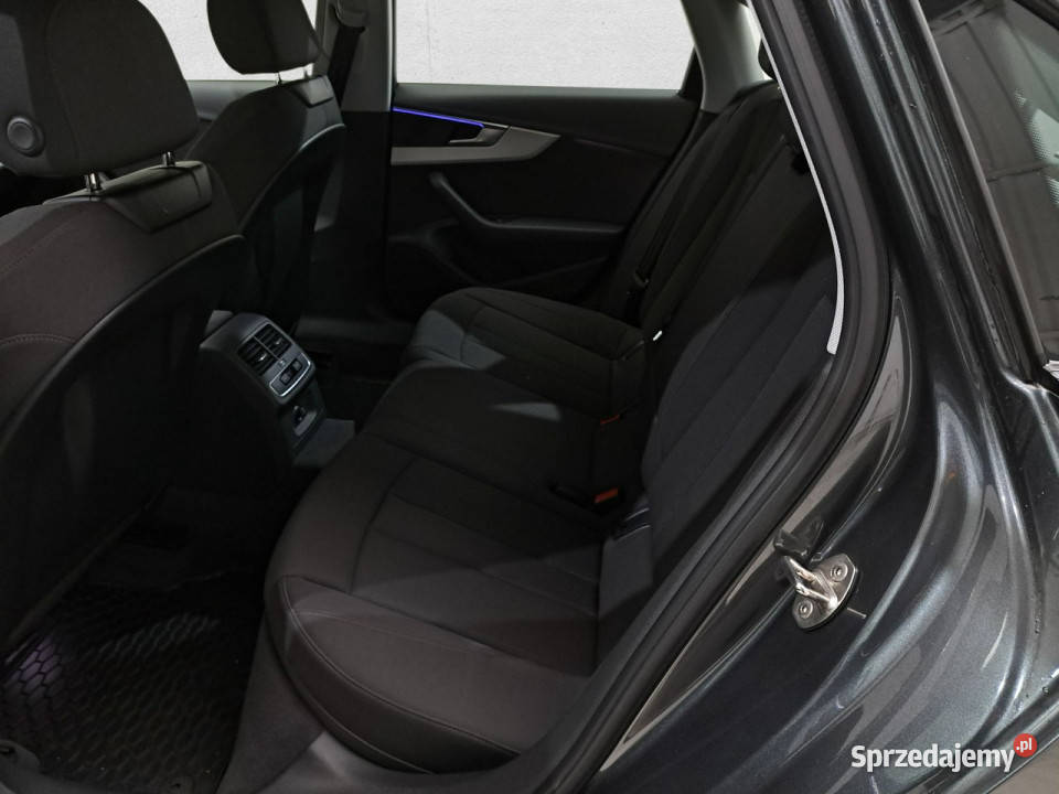 Audi A4 Limousine B9 2015 Komorniki