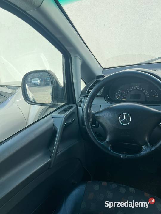 Syndyk sprzeda samochód osobowy van marki