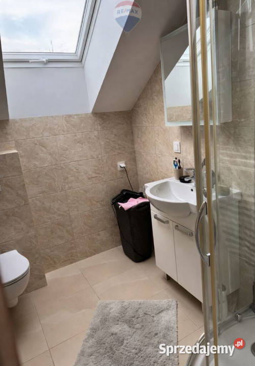 Nowoczesny budynek z magazynemduża działka 11 ha Leszno