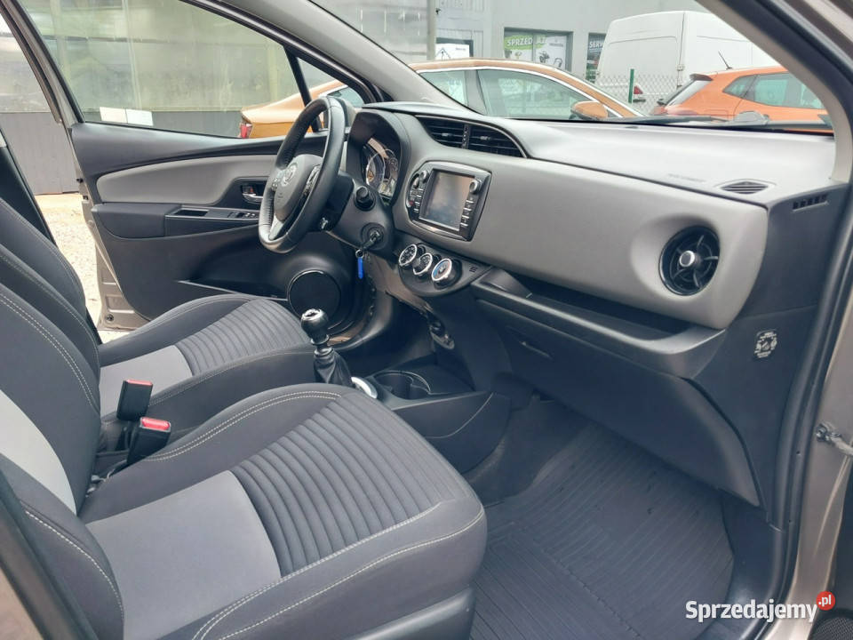Toyota Yaris 1500 benz SALON Kamera Tempomat