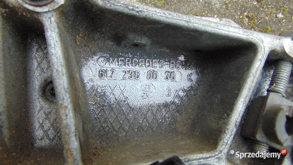 Mocowanie wspornik łapa pompy Mercedes 123 Białystok