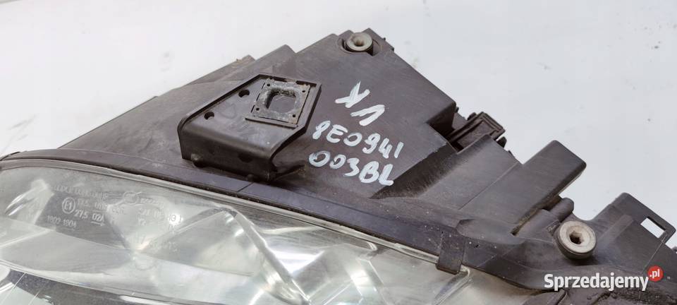 REFLEKTOR LEWY AUDI A4 B7 8E0941003BL UK Lampy przednie Przystajń