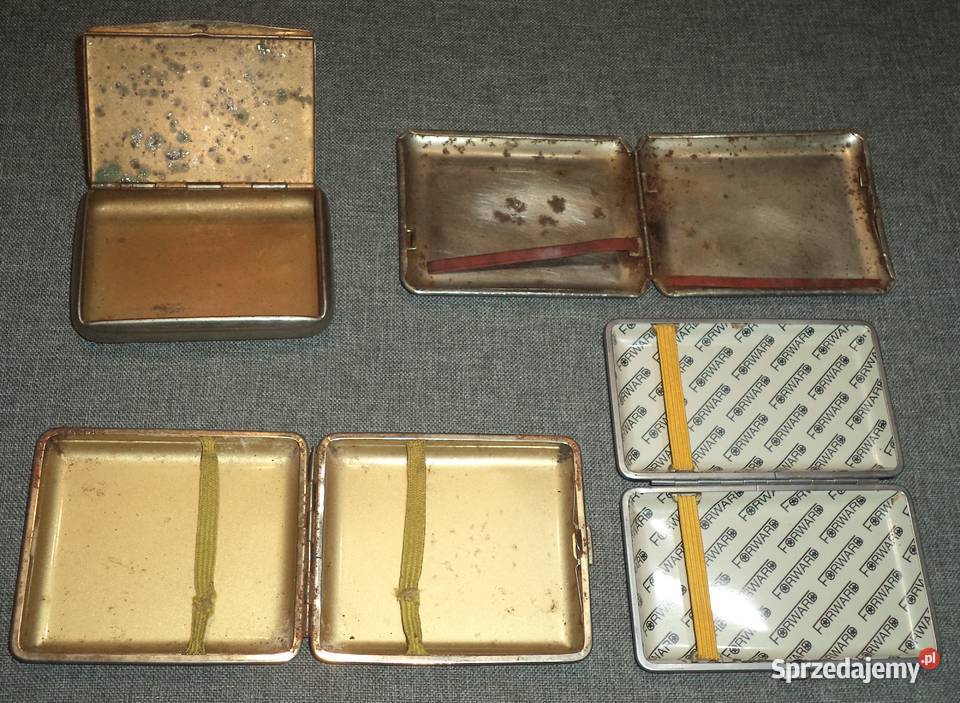 Stara metalowa tabakierka stara papierośnica Piekary Śląskie
