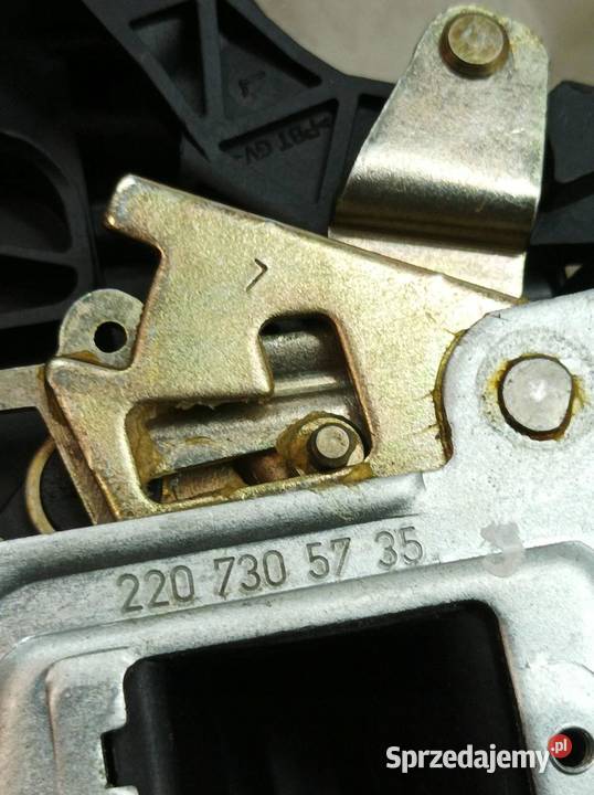 ZAMEK DRZWI TYŁ PRAWY 2207305735 MercedesBenz