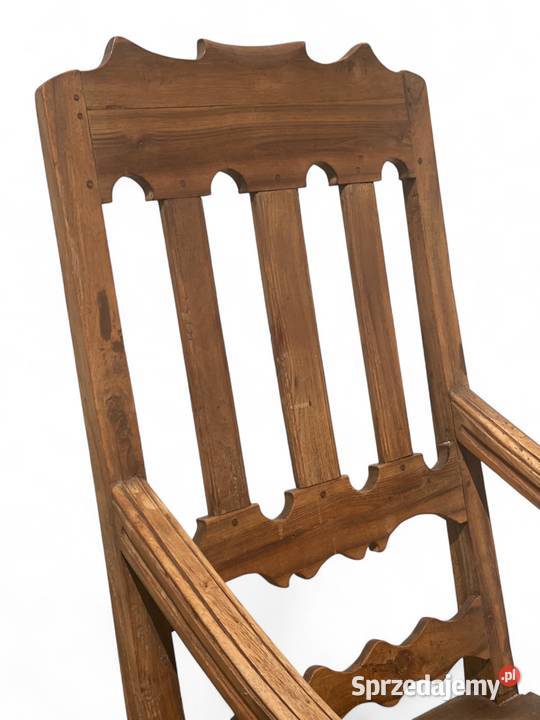 Oryginalny stary drewniany fotel tron w Gryfice