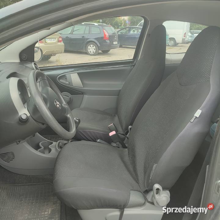 Syndyk sprzeda samochód osobowy Toyota Aygo 995cm3 Poznań