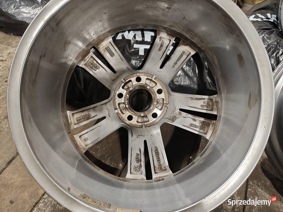 Felgi 19 koła 19 VW TOUAREG 2018 Samochodowe