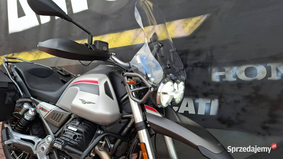 Moto Guzzi V85 Travel 2023