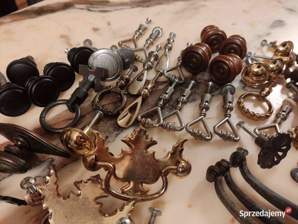 stare uchwyty meblowe z szyldem i bez 65 sztuk lubuskie Gorzów Wielkopolski