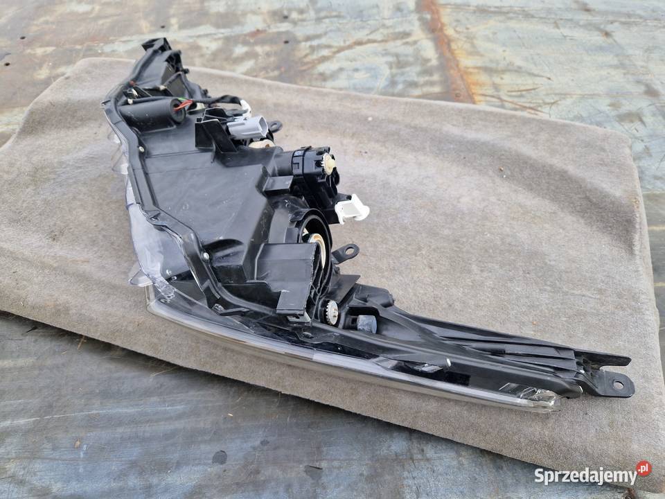 Toyota Corolla E16 LIFT reflektor LED ORG EU Mielec