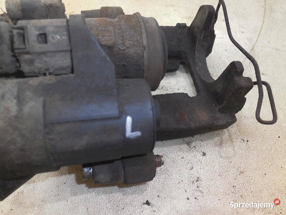 ZACISK HAMULCOWY LEWY TYŁ VW PASSAT B8 3Q0615405 Zaciski i jarzma Układ hamulcowy