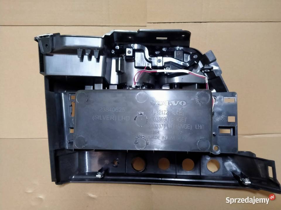 VOLVO FH4B ŚRODKOWA CZĘŚĆ DESKI ROZDZIELCZEJ Kargowa sprzedam