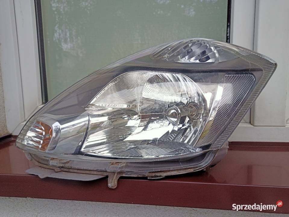 Daihatsu Sirion II 2 lampa przednia lewa osobowe łódzkie Sieradz
