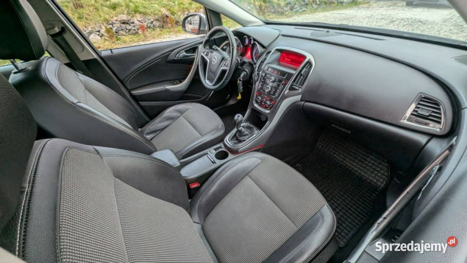 Opel Astra 14 benzyna 140 Cosmo J 20092019 lakier metallic dolnośląskie Kamienna Góra