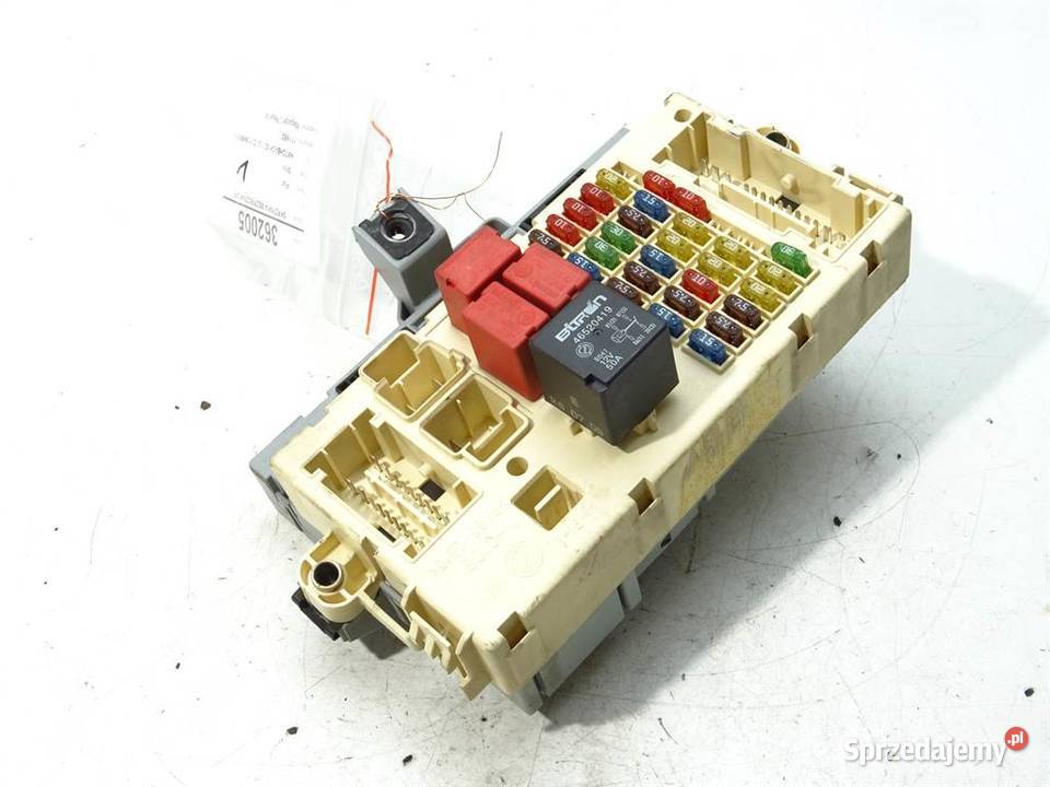 SKRZYNKA BEZPIECZNIKÓW FIAT STILO Hatchback 0110
