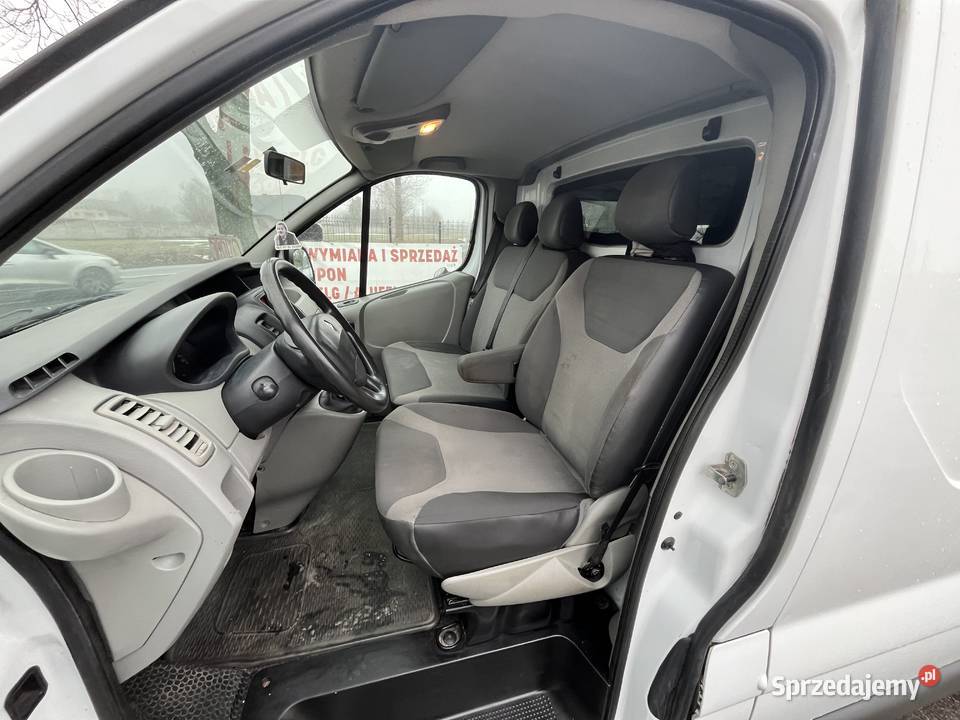 Renault Trafic 2012 Klima Hak drzwi odsuwane Poddębice sprzedam