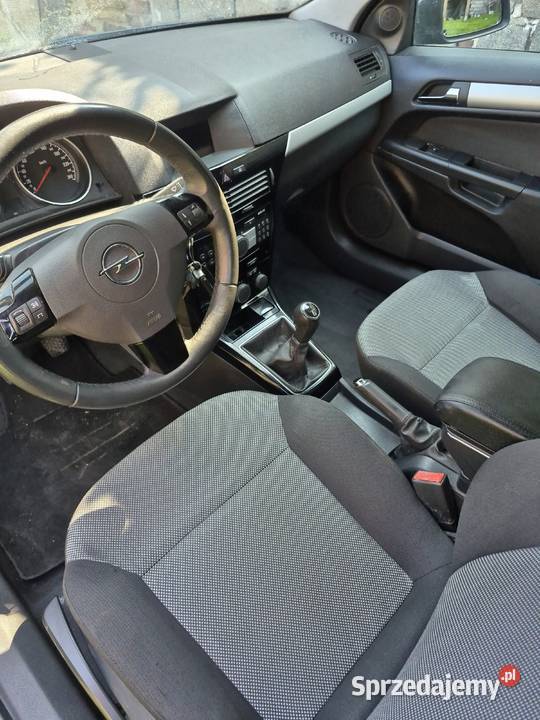 Opel Astra Gtc czarna xenon pdc bezwypadkowy
