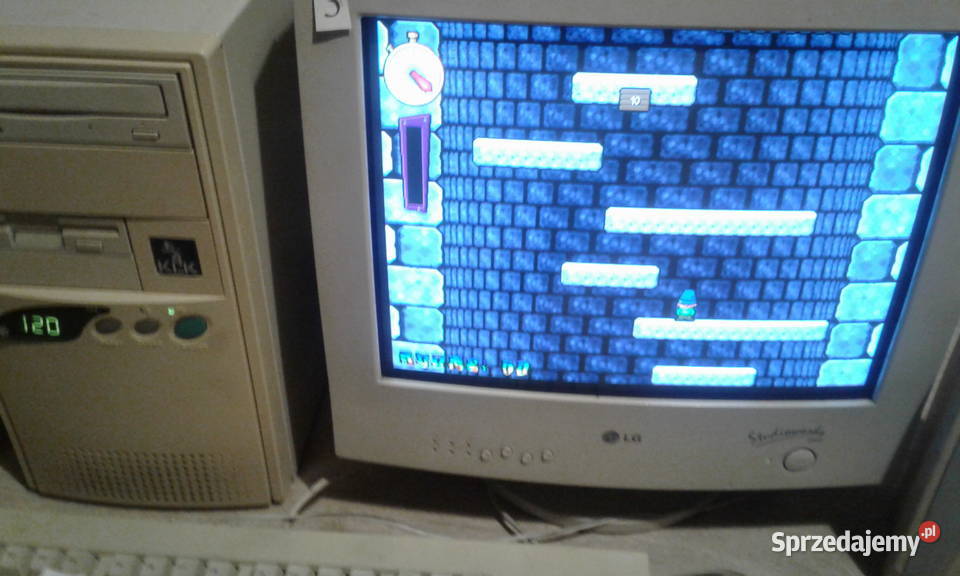 Stary Komputer AT z wyświetlaczem w obudowie 120 sprzedam