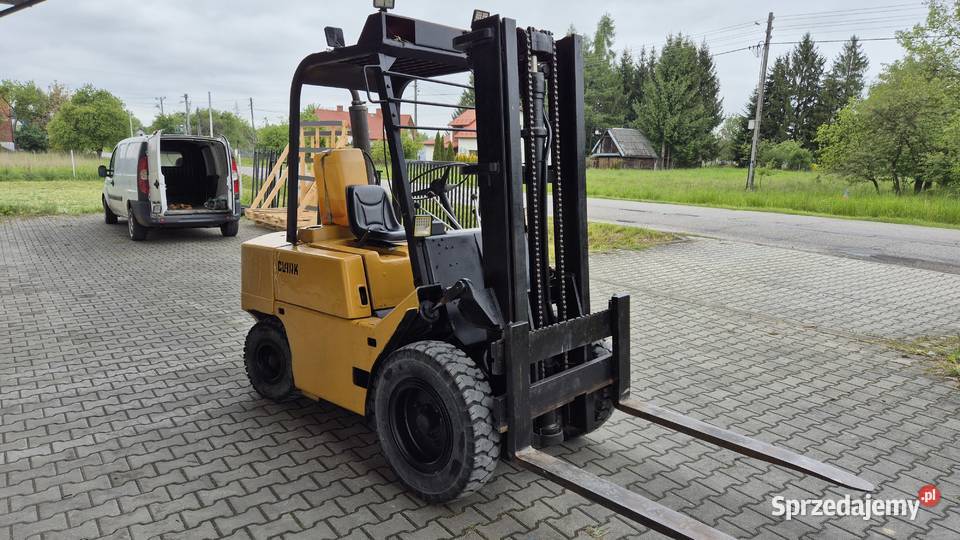 Wózek widłowy Clark udźwig 3t