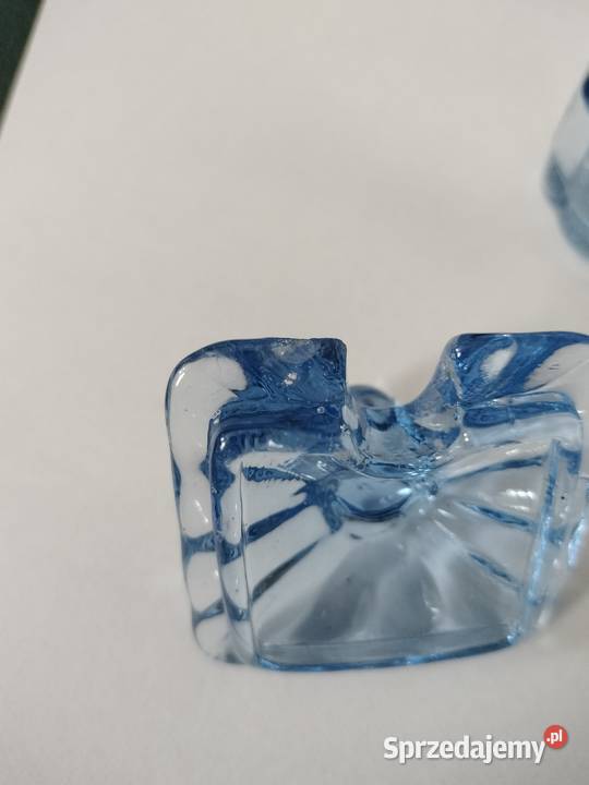 Niebieski przyprwnik kabaret solniczka szkło Choszczno